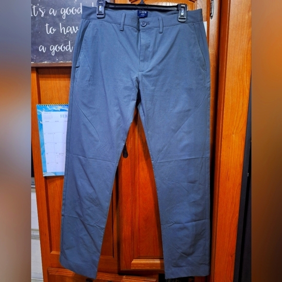 J. Crew Flex Men's Gray Pants in a size 30x30. Pre-loved in great condition - Picture 1 of 6